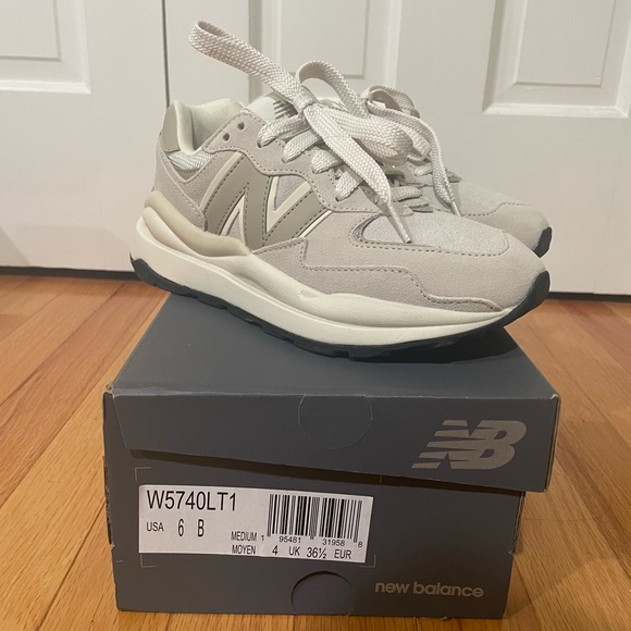 New Balance 54/70 women’s shoe - Picture 3 of 8